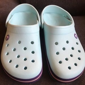 Crocs size 8 women